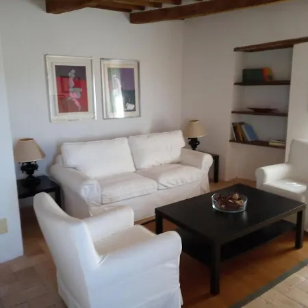 Appartement Traditional In Heart Of Medieval Village