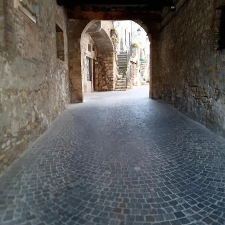 Traditional In Heart Of Medieval Village Appartement *