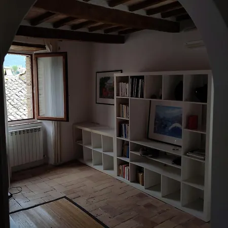 Appartement Traditional In Heart Of Medieval Village Montecchio (Terni)